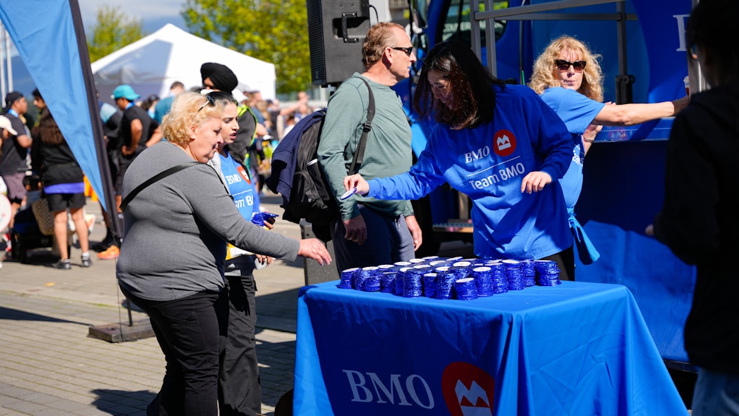 people-receiving-drinks-from-a-table-at-an-outdoor-event-k9kd-o-gqta